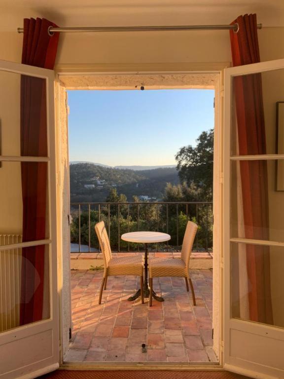 Hotel La Boulangerie Grimaud Ruang foto