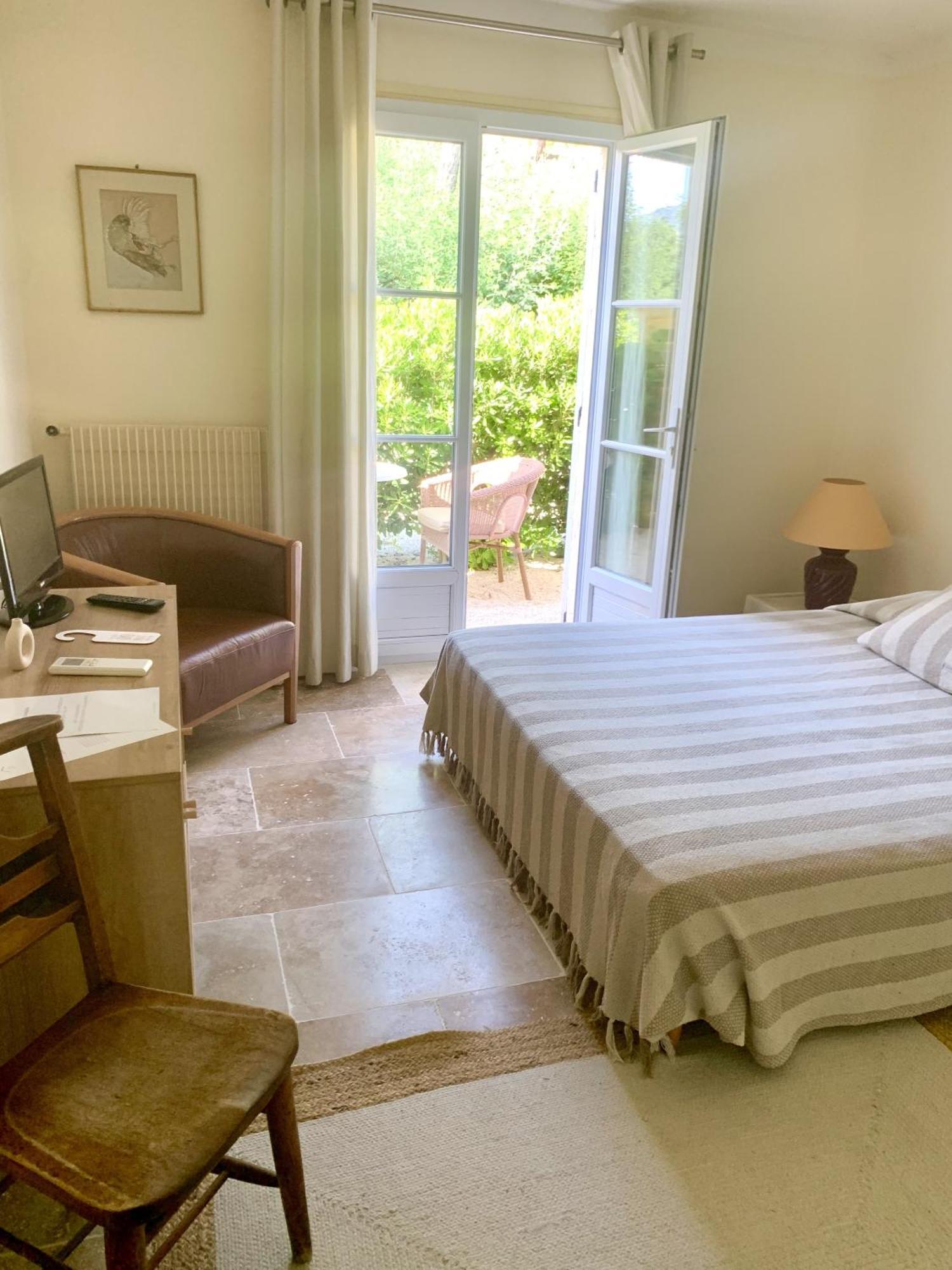 Hotel La Boulangerie Grimaud Ruang foto