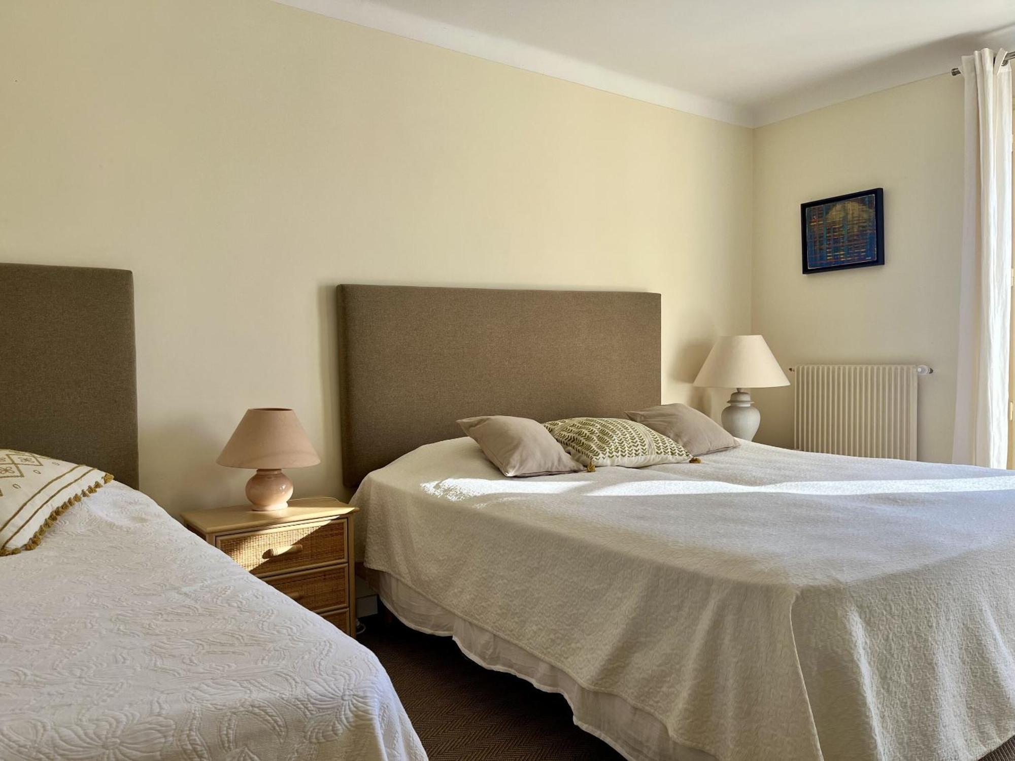 Hotel La Boulangerie Grimaud Ruang foto
